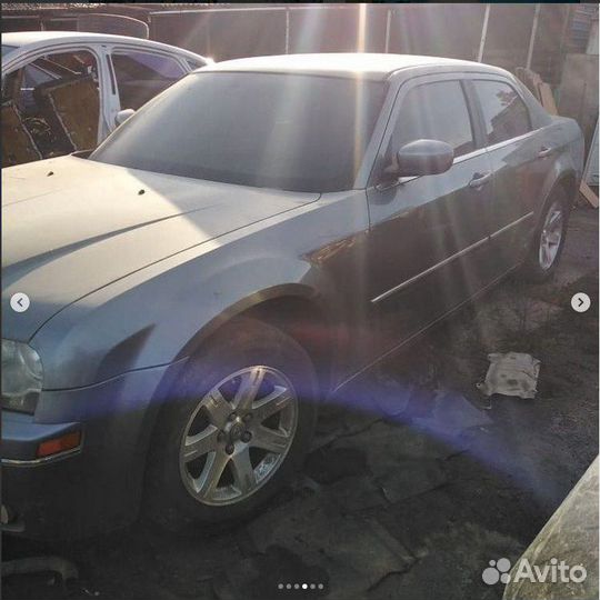 В разборе Chrysler c300