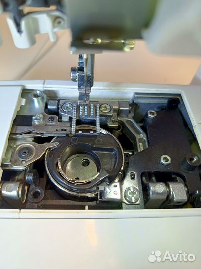 Швейная машина Janome Clio 200