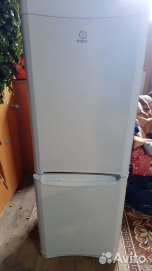 Холодильник бу indesit