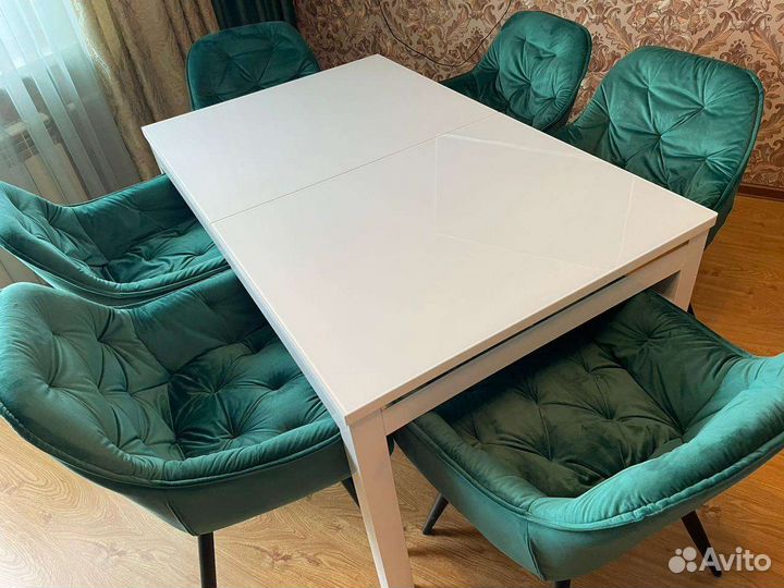 Стол белый,для гостиной, зала