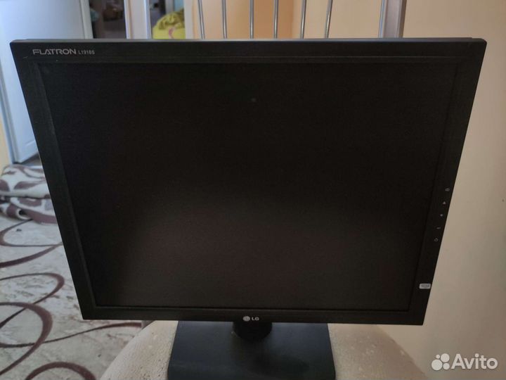 Монитор LG L1918S-BN