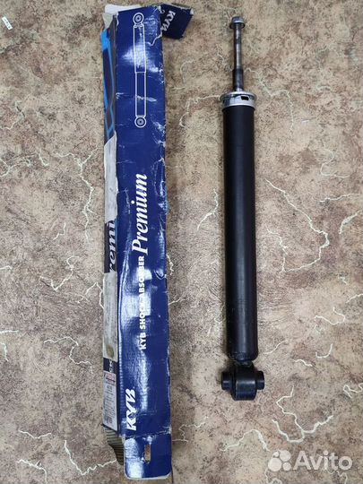 Амортизатор подвески масляный, задний KYB443399