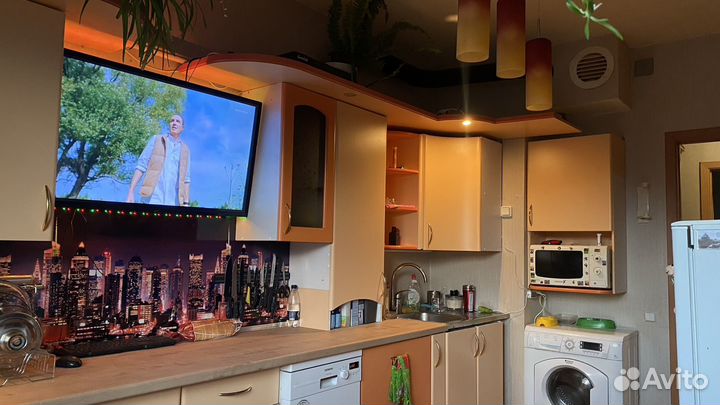 Кухонная гарнитура со столешницей