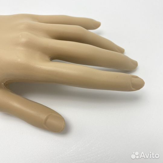 Рука телесного цвета