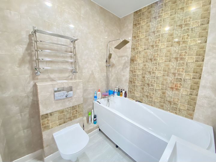 2-к. квартира, 65 м², 1/9 эт.