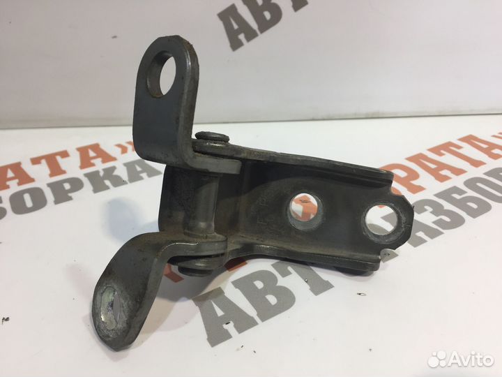 Петля нижняя задней двери Прав. Хонда Цивик 2008г