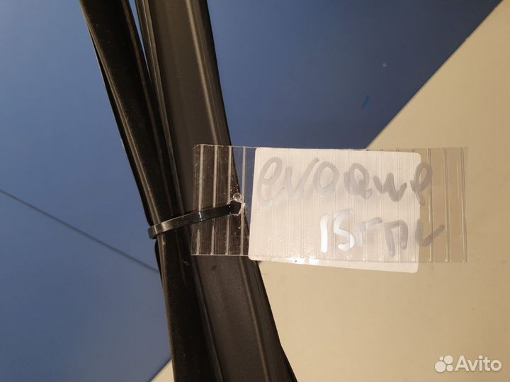 Уплотнитель стекла передней левой двери Land Rover