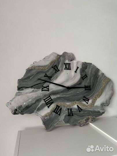 Часы настенные из эпоксидной смолы