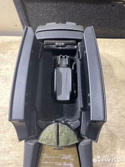 Подлокотник передний Mercedes-Benz E-Class W211