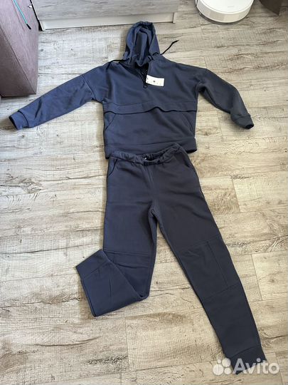 Спортивный костюм женский