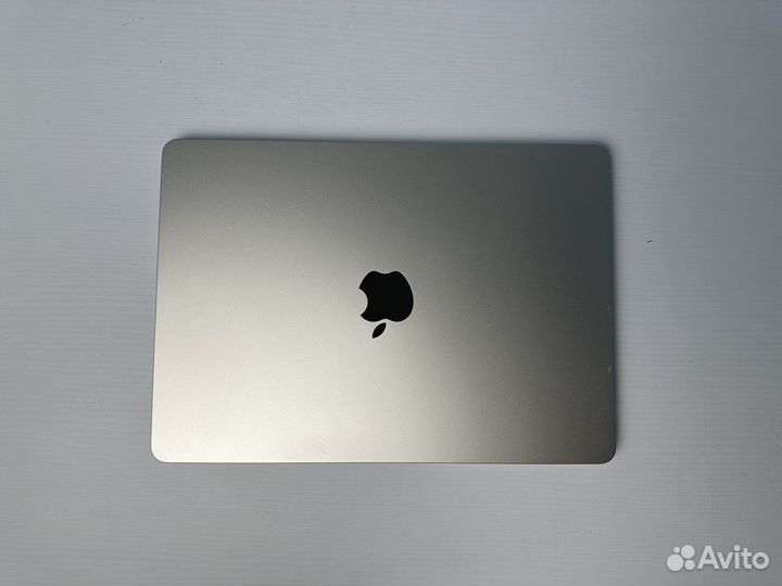 MacBook Air 13 2022 M2 256Gb Starlight, 50 циклов