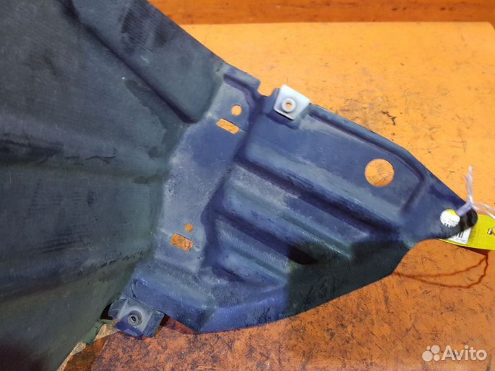 Подкрылок Toyota Ractis NCP100 передний правый