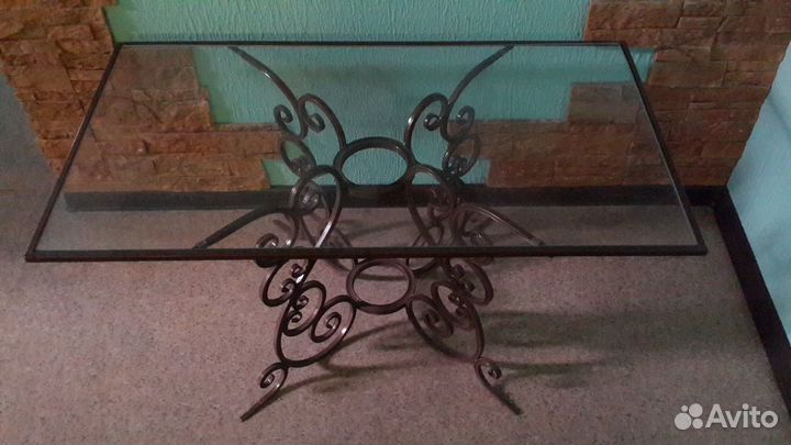 Прикроватный столик