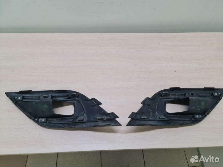 Накладка на туманки Outlender 3, phev