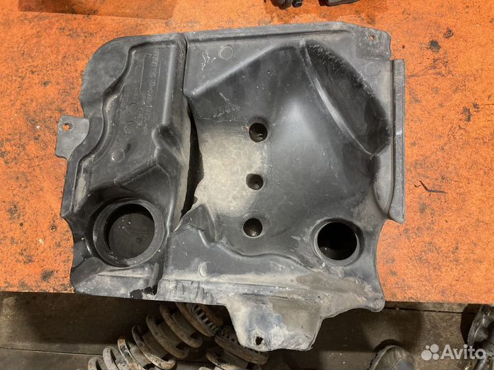 Крышка воздушного фильтра Chevrolet Trail Blazer 1