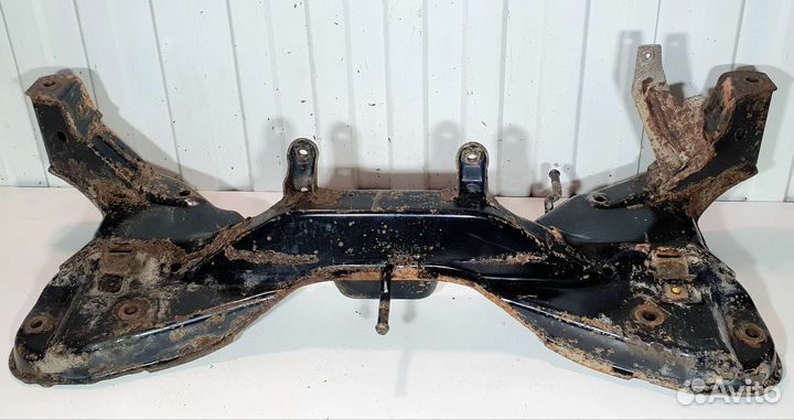 Подрамник Mitsubishi Carisma 4G92