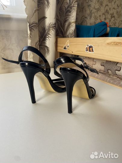 Босоножки женские