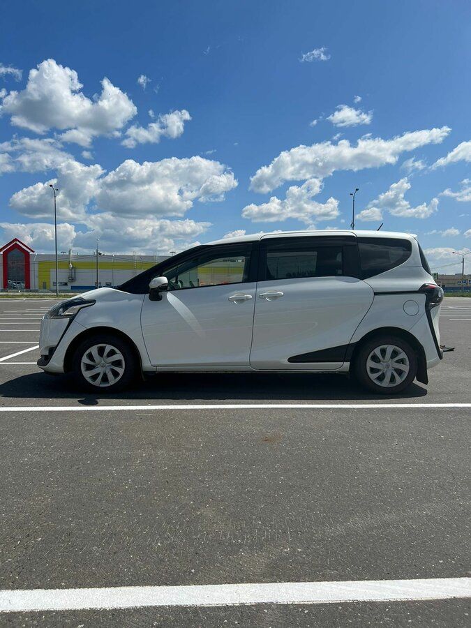 Toyota Sienta: фото владельца