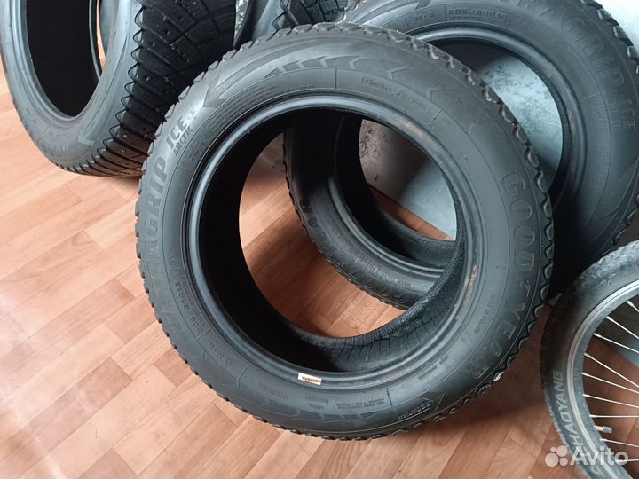 Goodyear Ultragrip Ice Arctic 205/60 R16 92