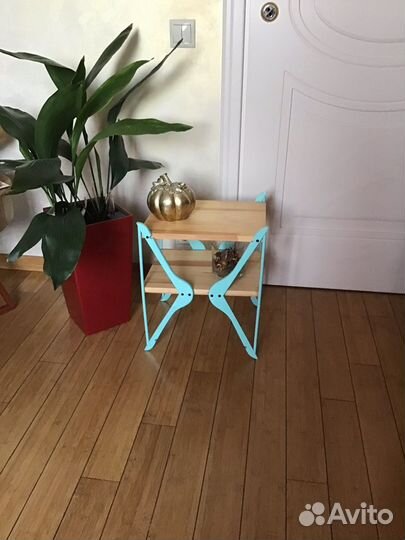 Прикроватный столик деревянный