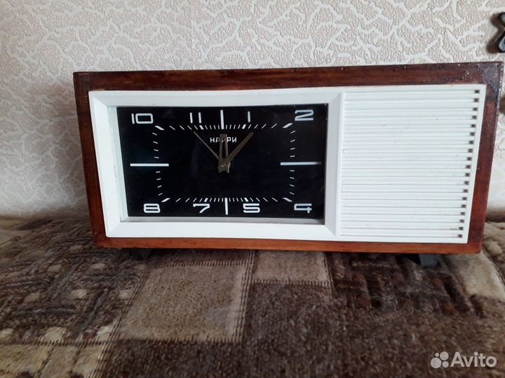 Часы Наири настольные механические