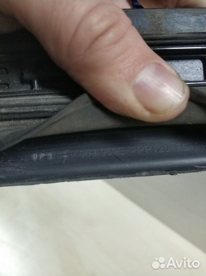 Молдинг передней левой двери Audi A4