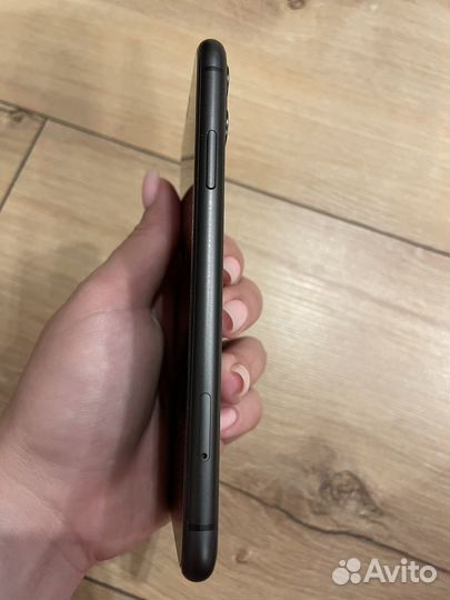 Телефон iPhone 11