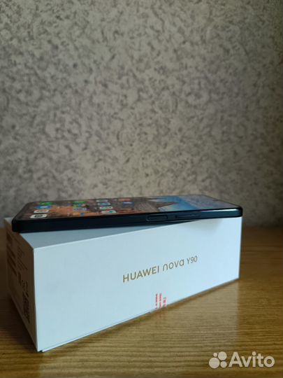 Смартфон Huawei nova Y90