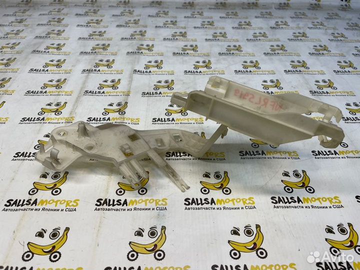 Кронштейн замка двери задний левый Volkswagen