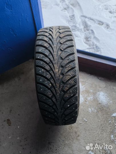 Sava Eskimo Stud 215/65 R16 98T