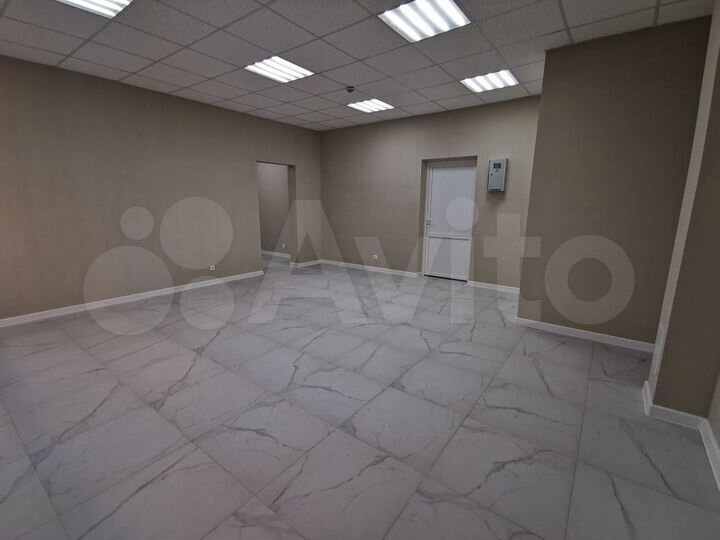 Торговое помещение на первом этаже, 56.6 м²