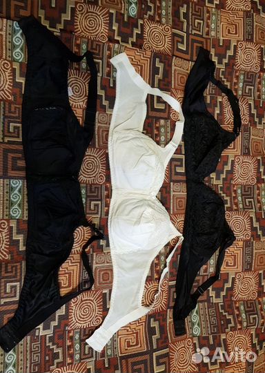 Женский лифчик