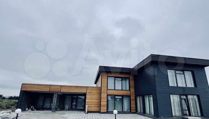 Коттедж 700 м² на участке 100 сот.