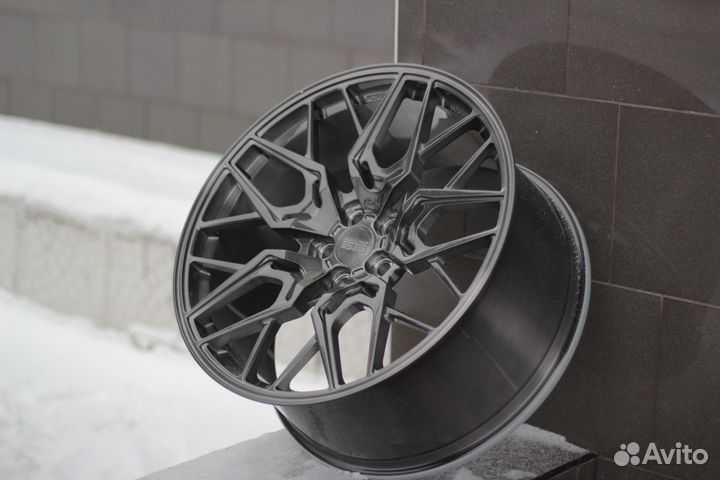 Колеса в сборе зима R22 на Range Rover Sport