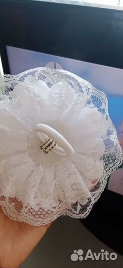 Большие белые банты