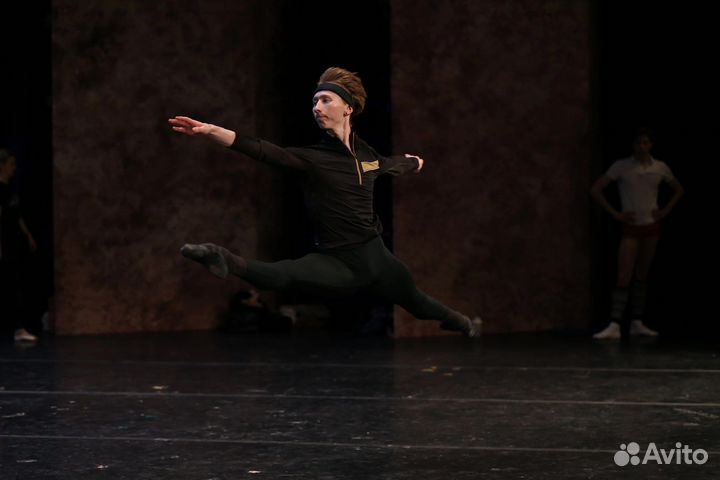 Педагог балета. Растяжка. Балетная гимнастка