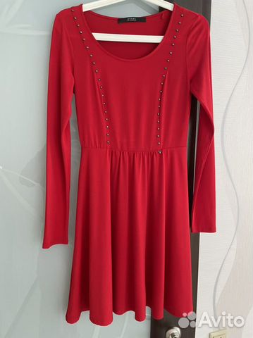 Платье красное guess