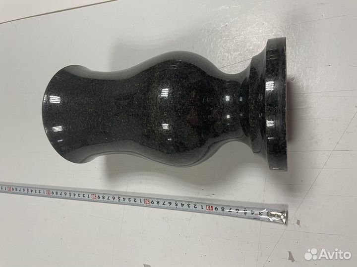 Вазы гранитные