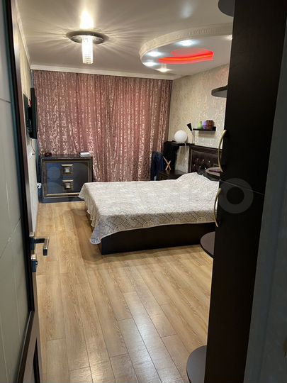 4-к. квартира, 93 м², 4/5 эт.