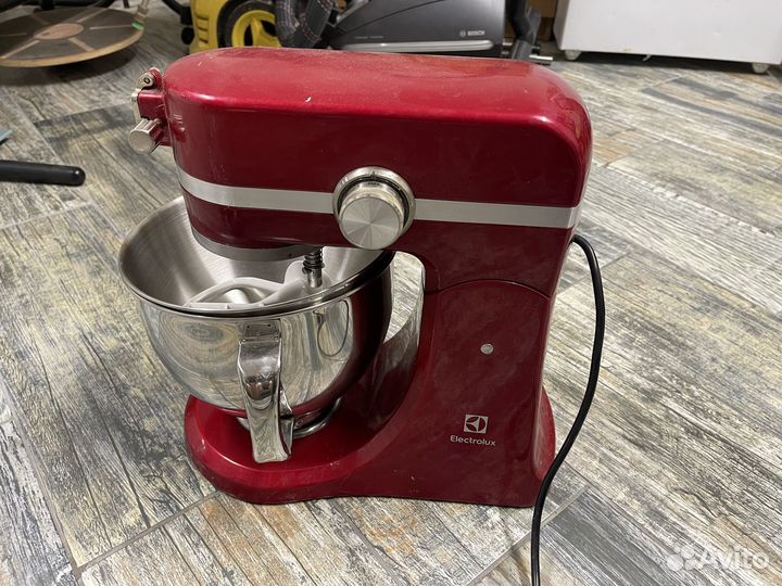 Миксер планетарный Electrolux ekm4000