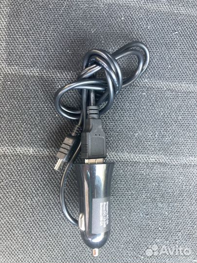 Автомобильное зарядное устройство