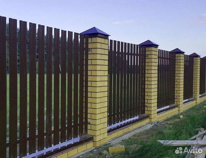 Заборы из евроштакетника со склада новые