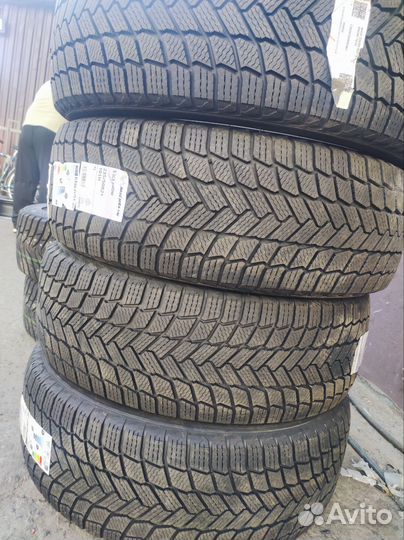 Michelin X-Ice Snow SUV 235/50 R21