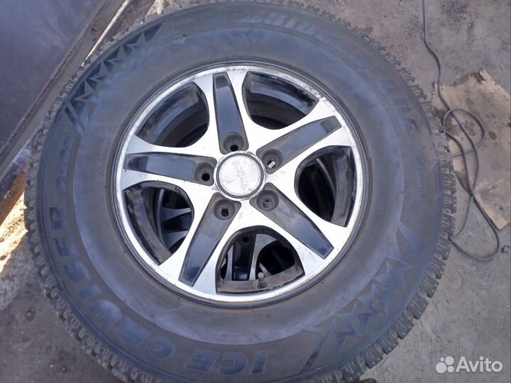 Bridgestone Ice Cruiser 7000 245/70 R16