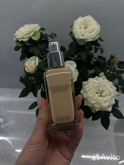 Крем тональный Dior skin glow