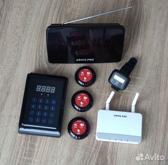 Кнопка вызова официанта, персонала с часами