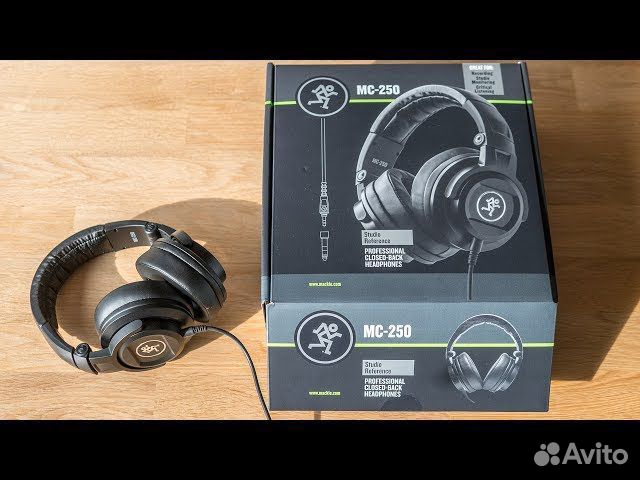 Проводные наушники