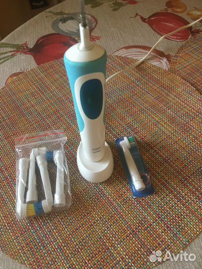 Электронная зубная щетка