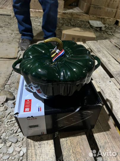 Чугунная кастрюля staub