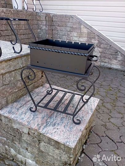 Кованый красивый мангал (новый)